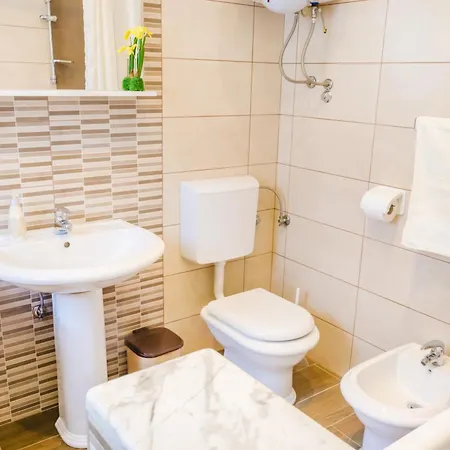 House With A Parking Space - 22433 Holiday home *
