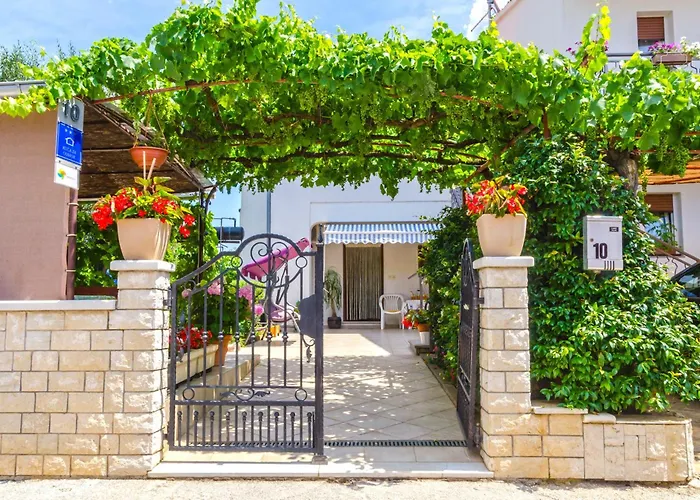 House With A Parking Space - 22433 Póla