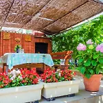 House With A Parking Space - 22433 פולה